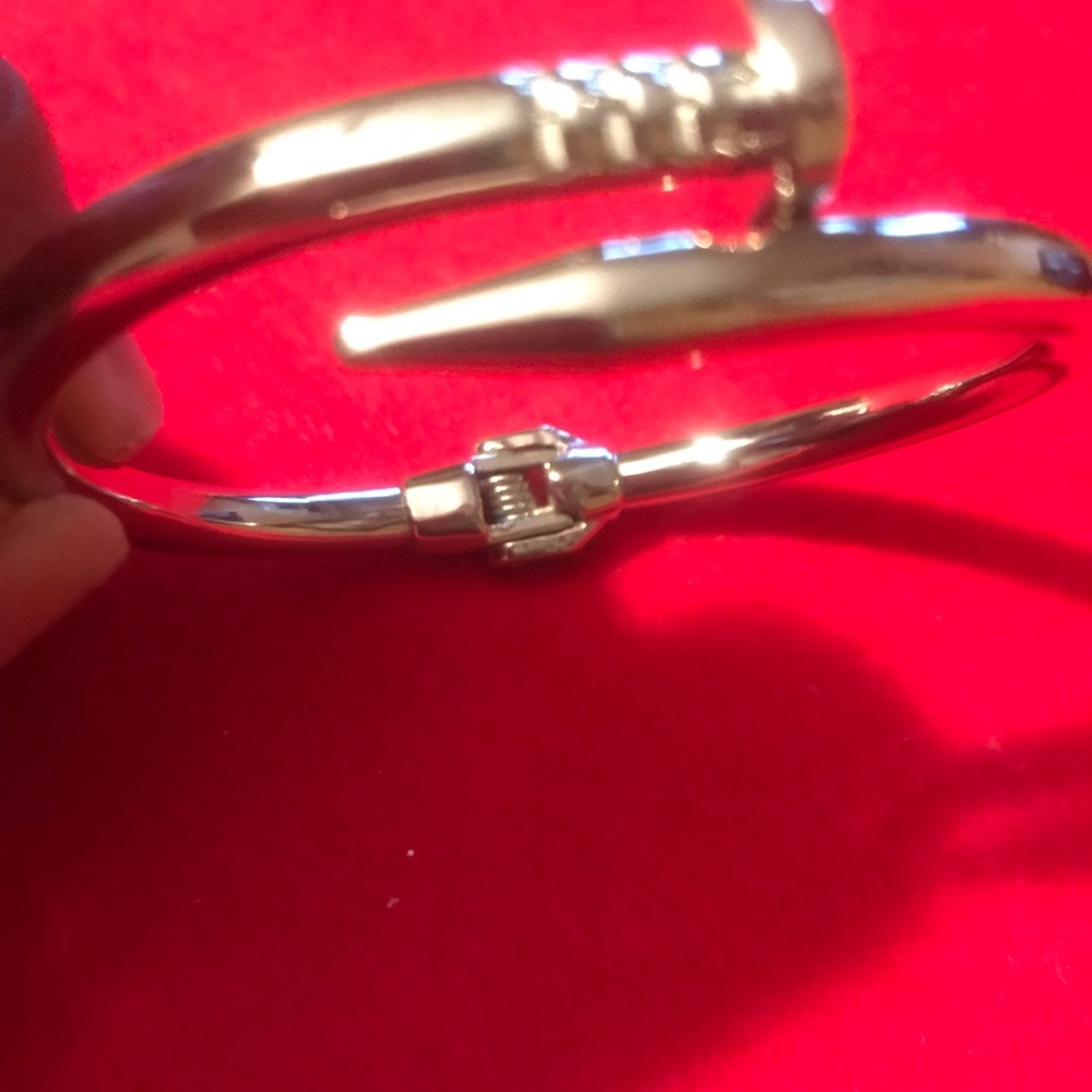 Silver nail bracelet easy to ware, easyoff